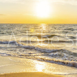 Urlaub am Meer - Sandstrand und Sonnenaufgang an der Ostseeküste - Banner / Panoroma 