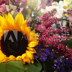 Trauer Buket, bunter Blumenhaufen mit Sonnenblume