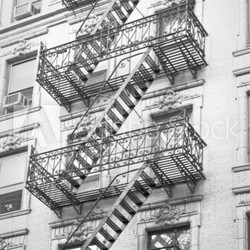 Façade avec escalier de secours noir et blanc - New-York