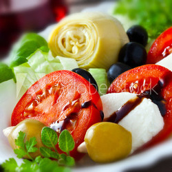 Mozzarella, Tomaten und Artischocken