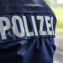 rücken eines polizisten