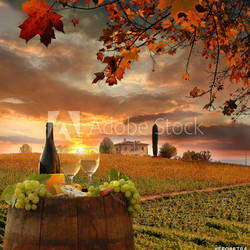 Wein mit Landschaft Hintergrund