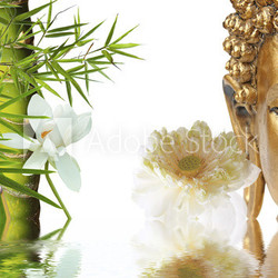 bouddha doré, lotus et bambou asiatique