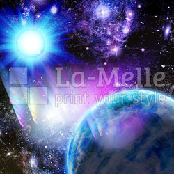 Planet bei blauer Sonne