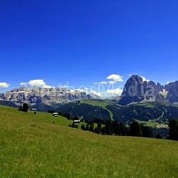 panorama sellamassiv and langkofelmassiv