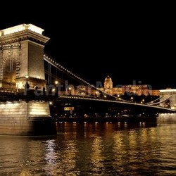 chain bridge in budapest at night