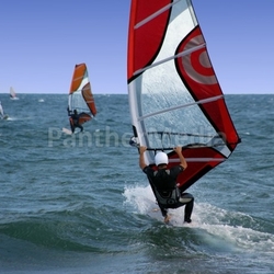 windsurfer in the bay of roses (1)