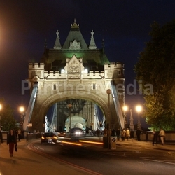 Tower Bridge bei Nacht