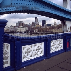 Durchblick auf der Tower Bridge
