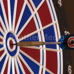 black dartscheibe aim wurfspiel plays arrow darts