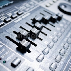 drum machine with build-in mixer