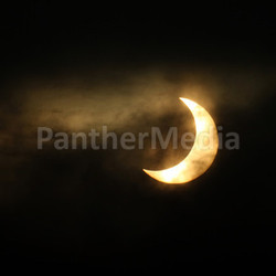 light luminous verfinstert sunny sky partial serene